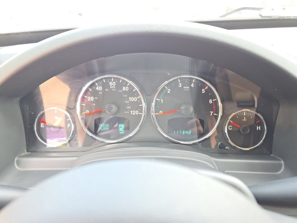 Used 2011 Jeep Liberty Limited w/ Comfort/Convenience Group AWD/4WD image 13