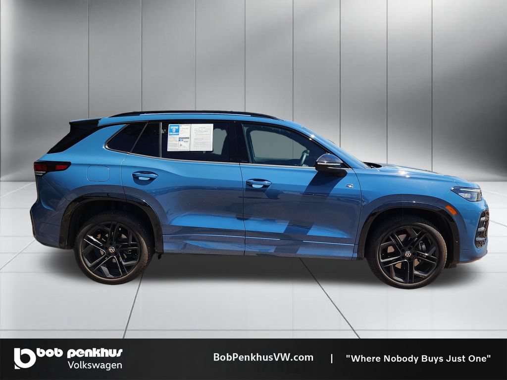 Used 2025 Volkswagen Tiguan SE R-Line AWD/4WD image 24