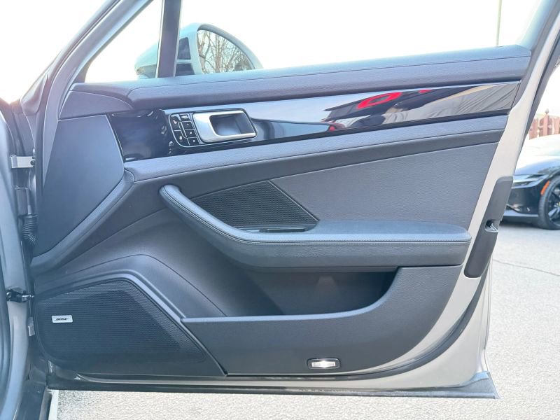 Used 2018 Porsche Panamera 4 w/ Premium Package image 30