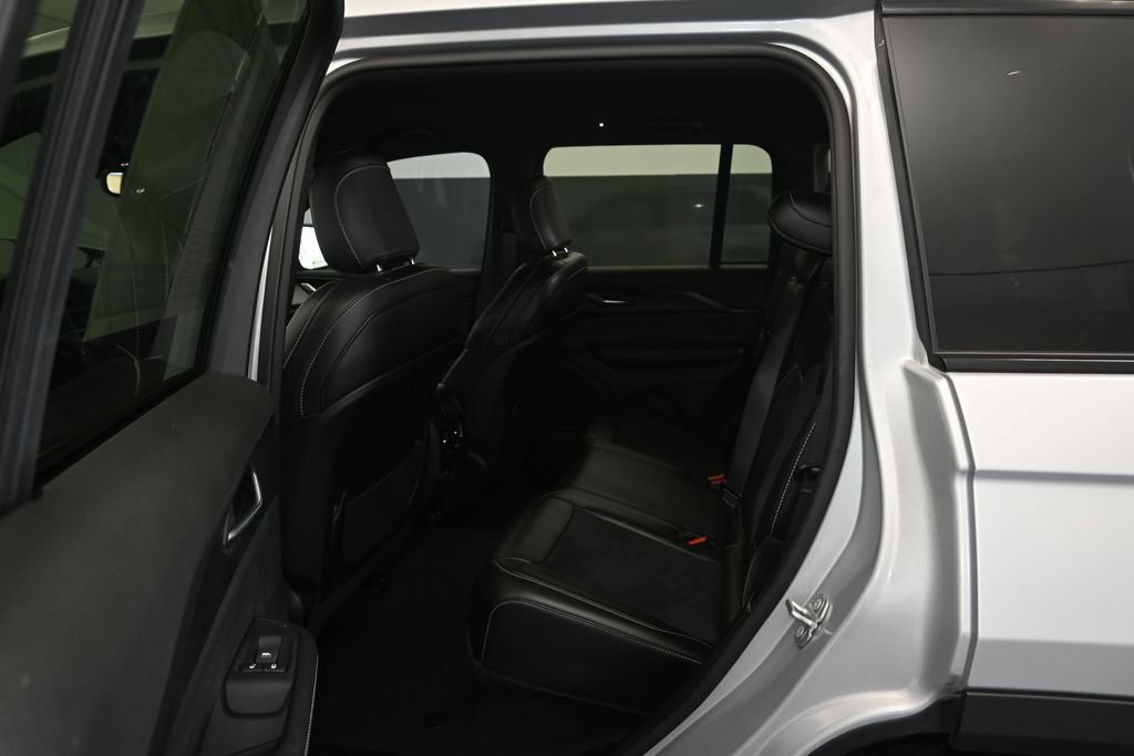 Used 2024 Jeep Grand Cherokee Altitude RWD image 18