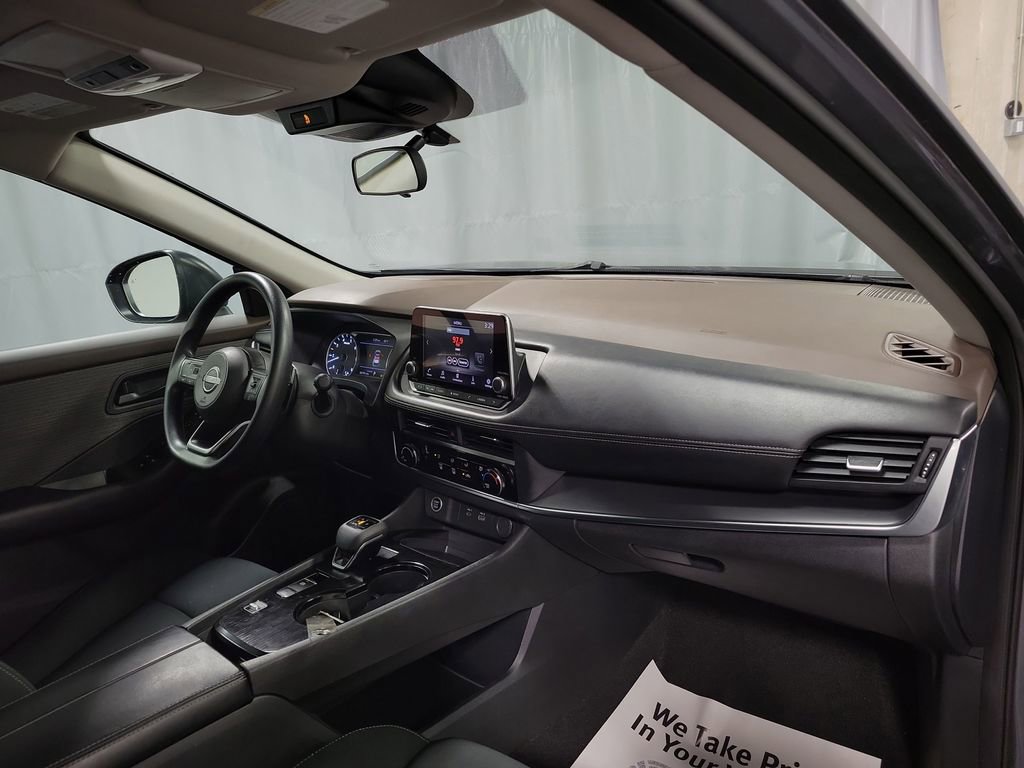 Used 2023 Nissan Rogue S image 25