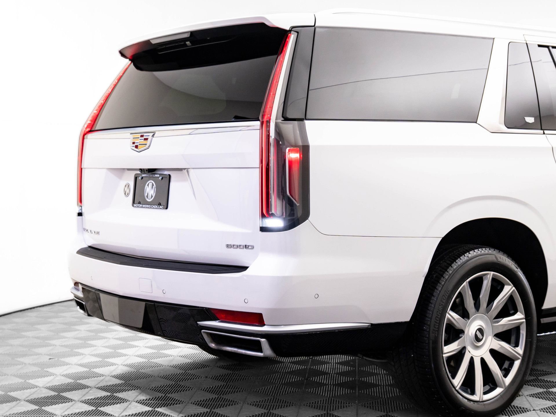 Certified 2024 Cadillac Escalade ESV Premium Luxury Platinum w/ Heavy-Duty Trailer Package image 39