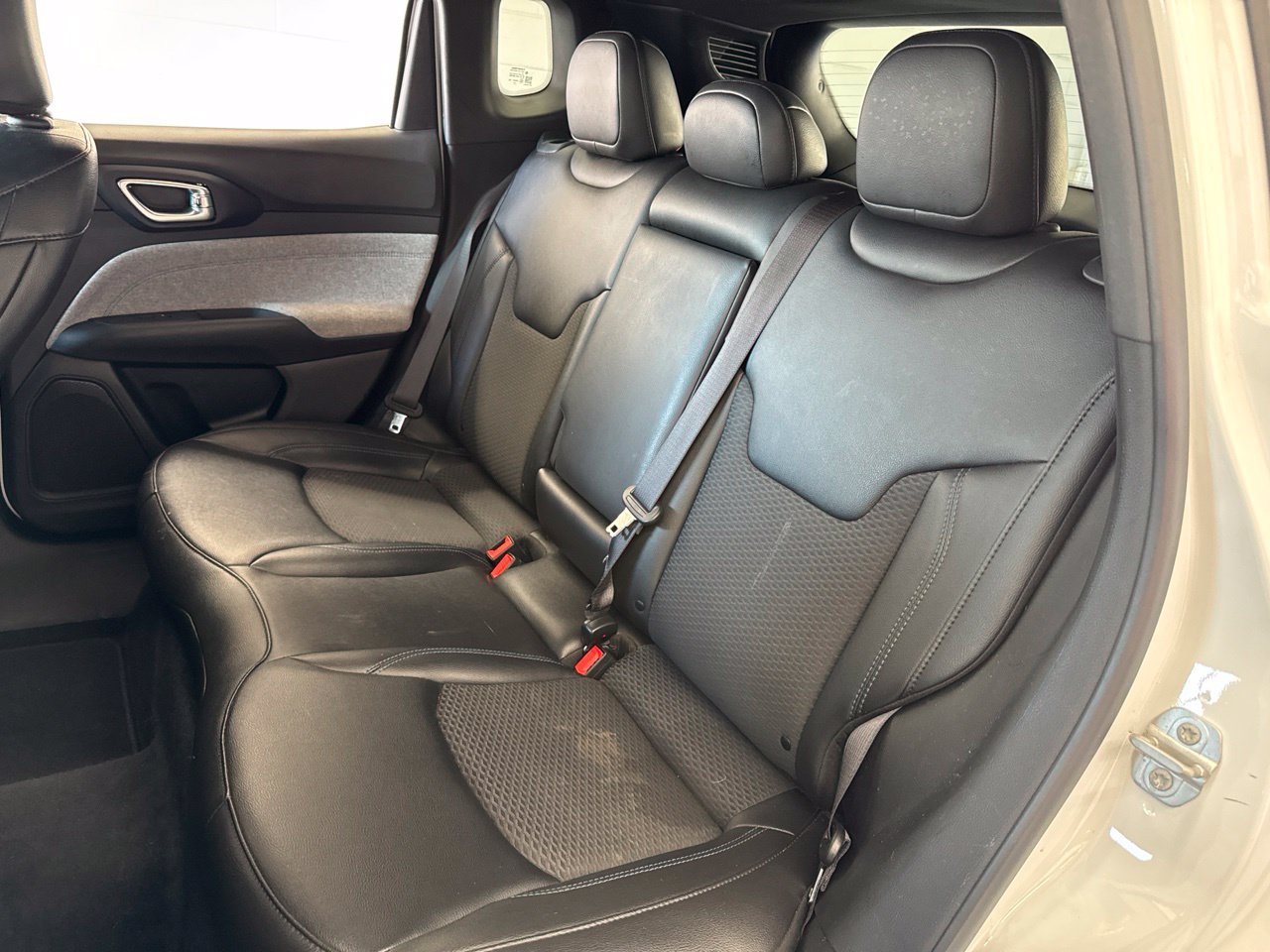 Used 2025 Jeep Compass Latitude AWD/4WD image 38
