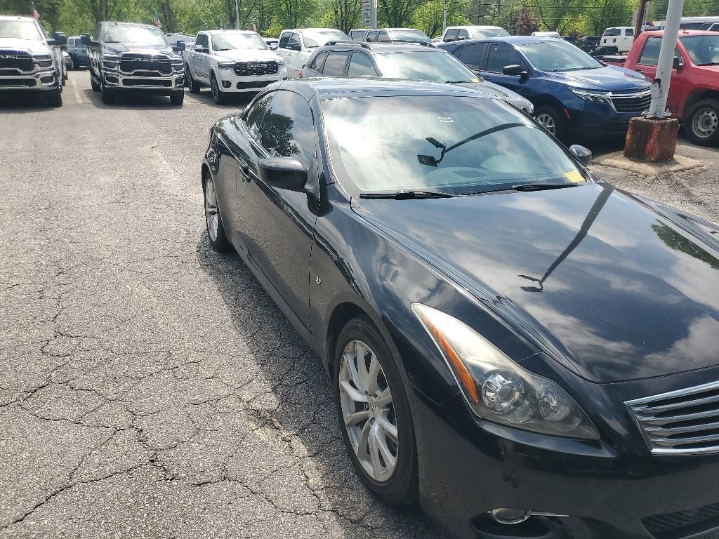 Used 2015 INFINITI Q60 Convertible w/ Premium Package RWD image 3