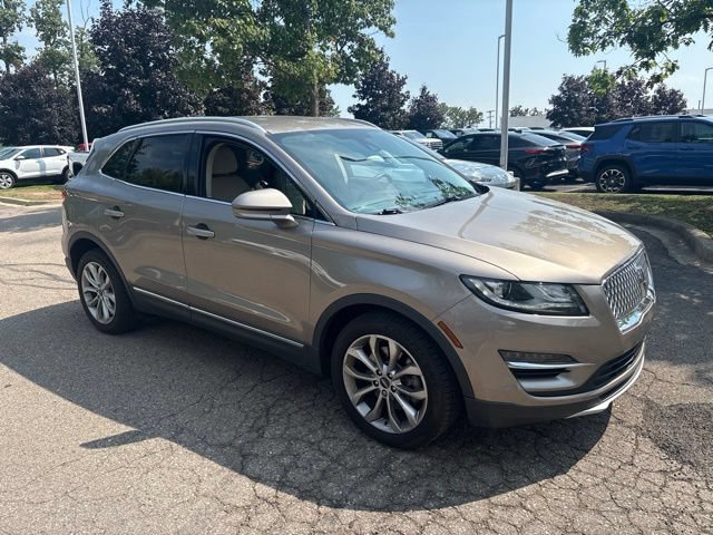 Used 2019 Lincoln MKC Select w/ Select Plus Package FWD image 3