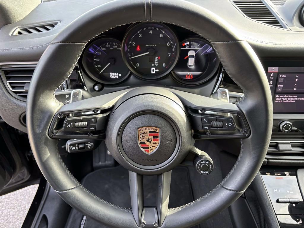 Used 2025 Porsche Macan Turbo image 27