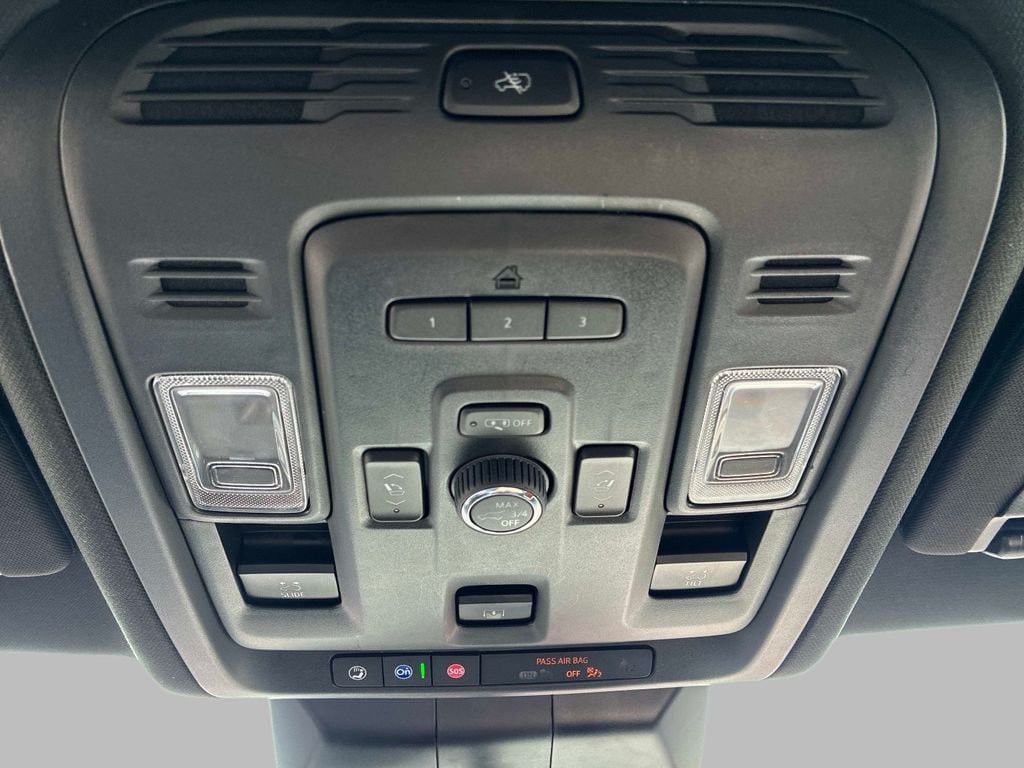 Used 2024 Cadillac Escalade ESV Premium Luxury AWD/4WD image 45