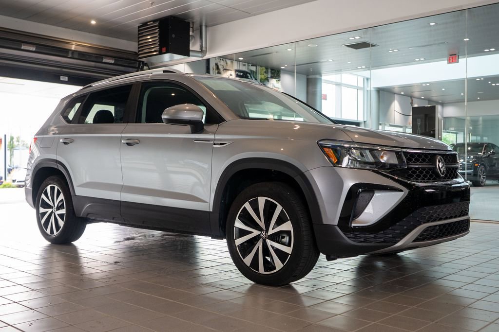 Used 2022 Volkswagen Taos SE image 2