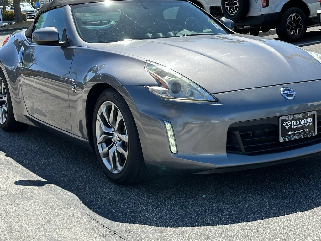 Used 2014 Nissan 370Z Roadster RWD image 11