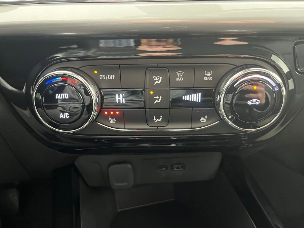 New 2026 Chevrolet Trax RS w/ Sunroof Package FWD image 37