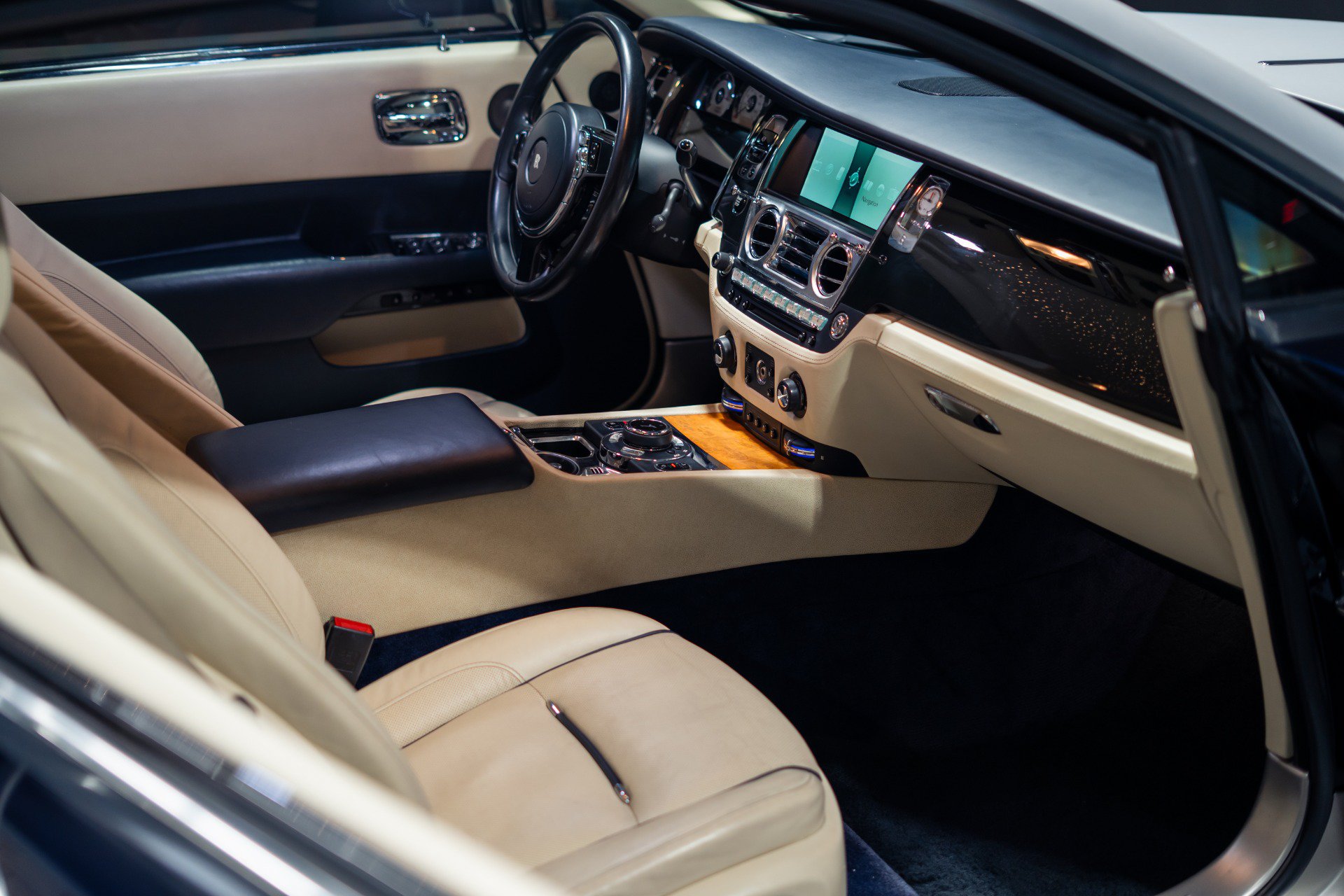 Used 2014 Rolls-Royce Wraith RWD image 2