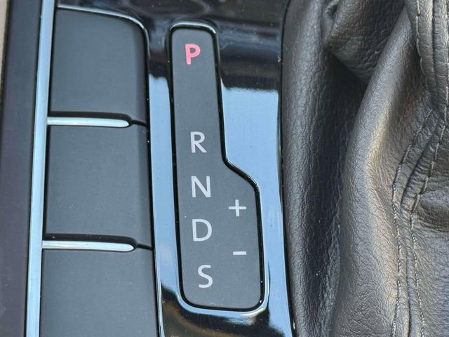 Used 2017 Volkswagen Passat 1.8T R-Line image 30