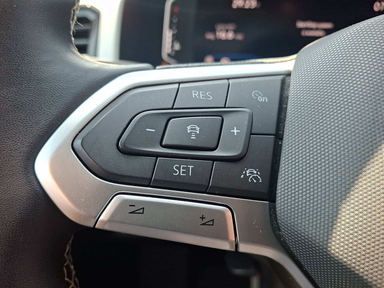 Used 2021 Volkswagen Atlas Cross Sport SEL Premium AWD/4WD image 21