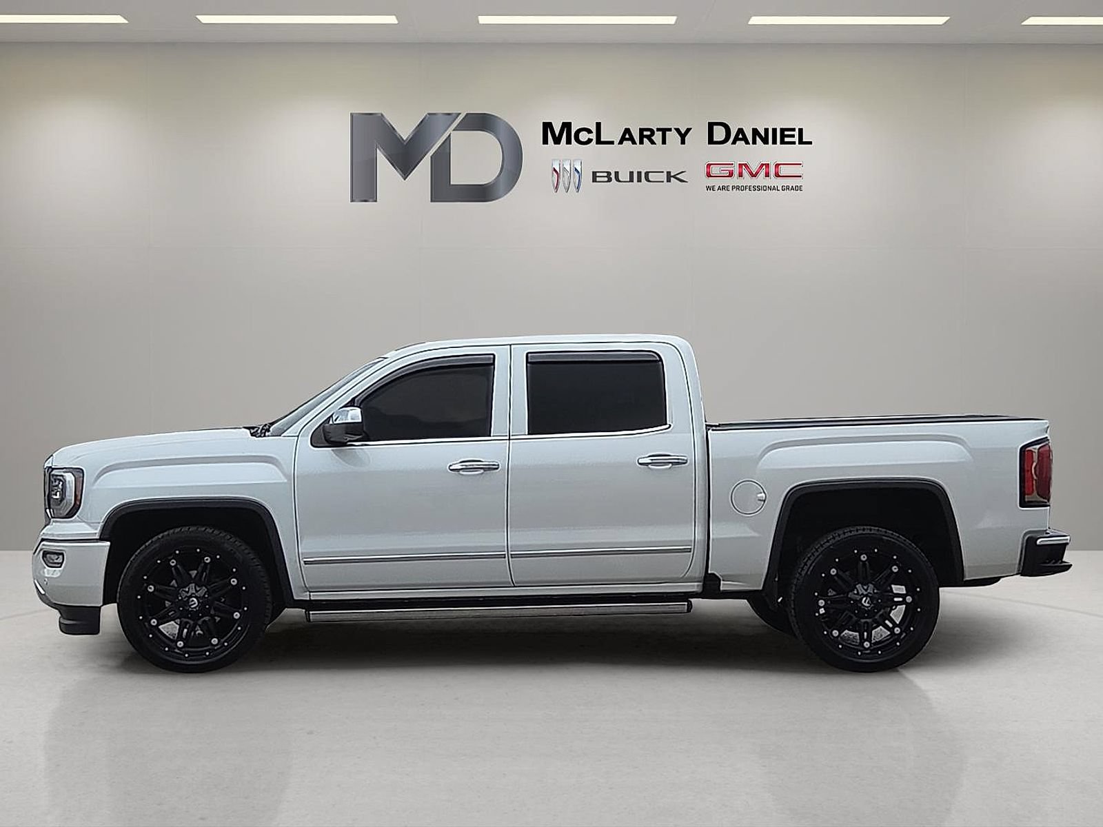 Certified 2018 GMC Sierra 1500 Denali w/ Denali Ultimate Package AWD/4WD image 2