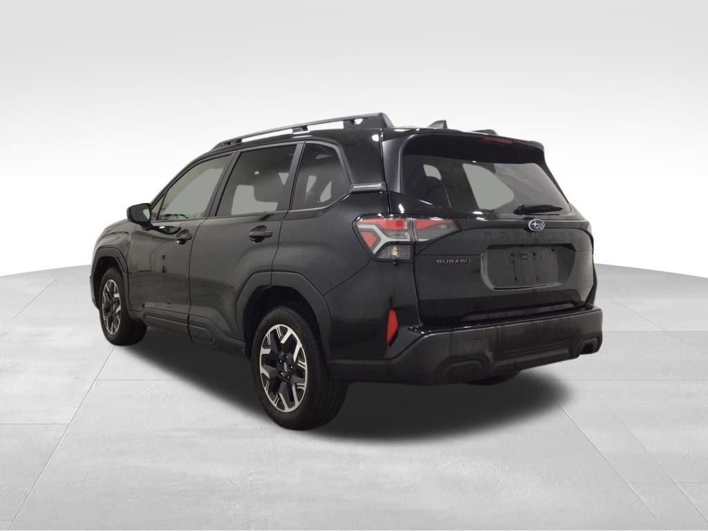 Used 2025 Subaru Forester Premium AWD/4WD image 3