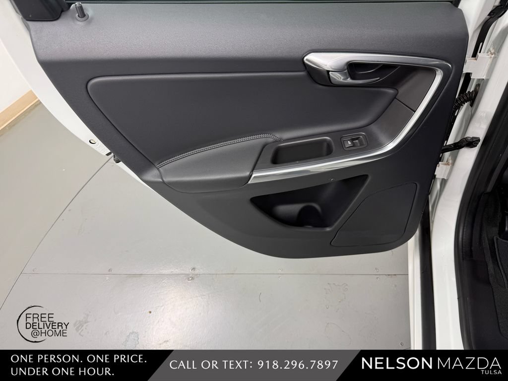 Used 2016 Volvo XC60 T5 w/ Proximity Package FWD image 36
