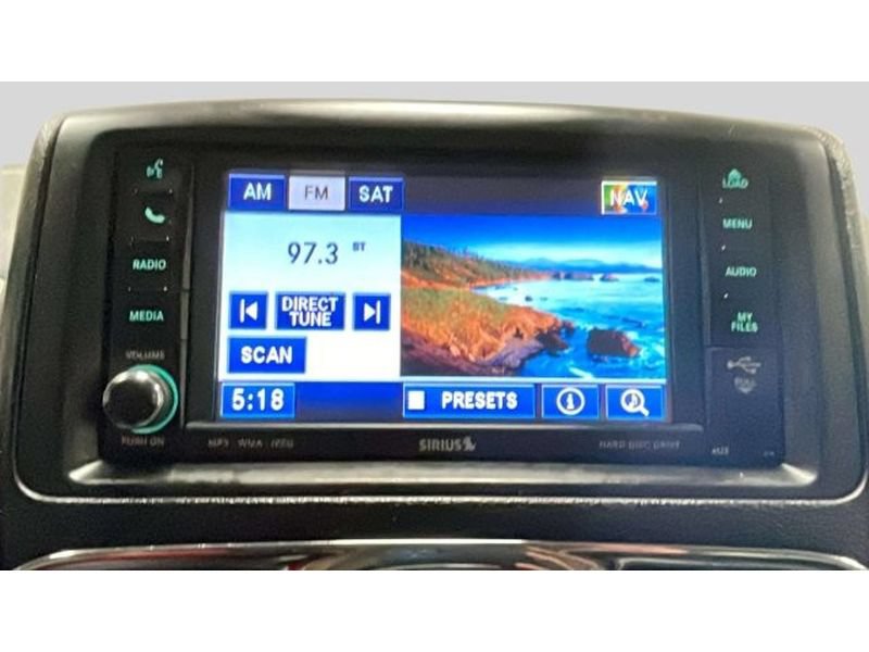 Used 2011 Chrysler Town & Country Touring-L w/ Entertainment Group #2 FWD image 12