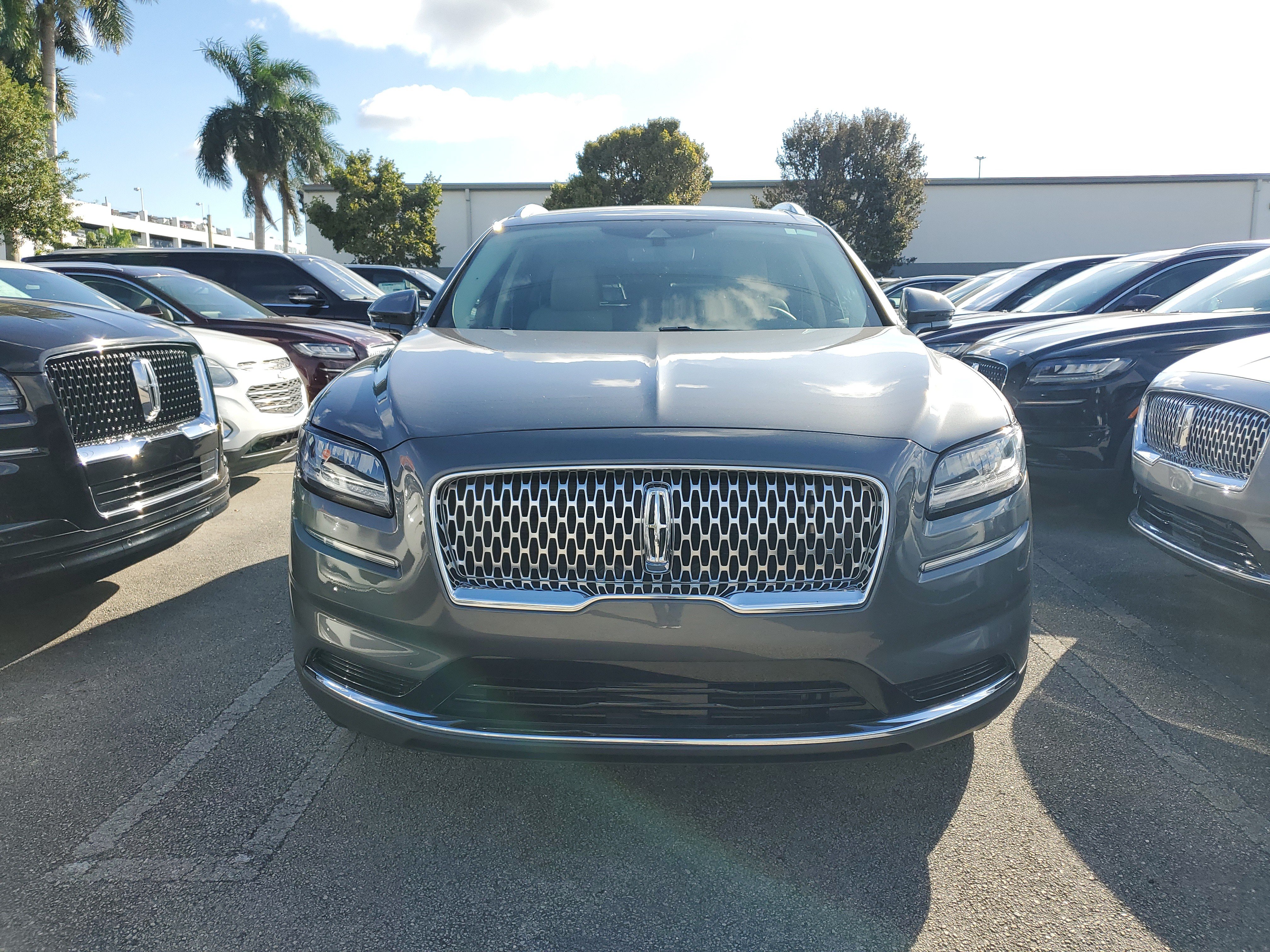 Certified 2022 Lincoln Nautilus FWD image 2