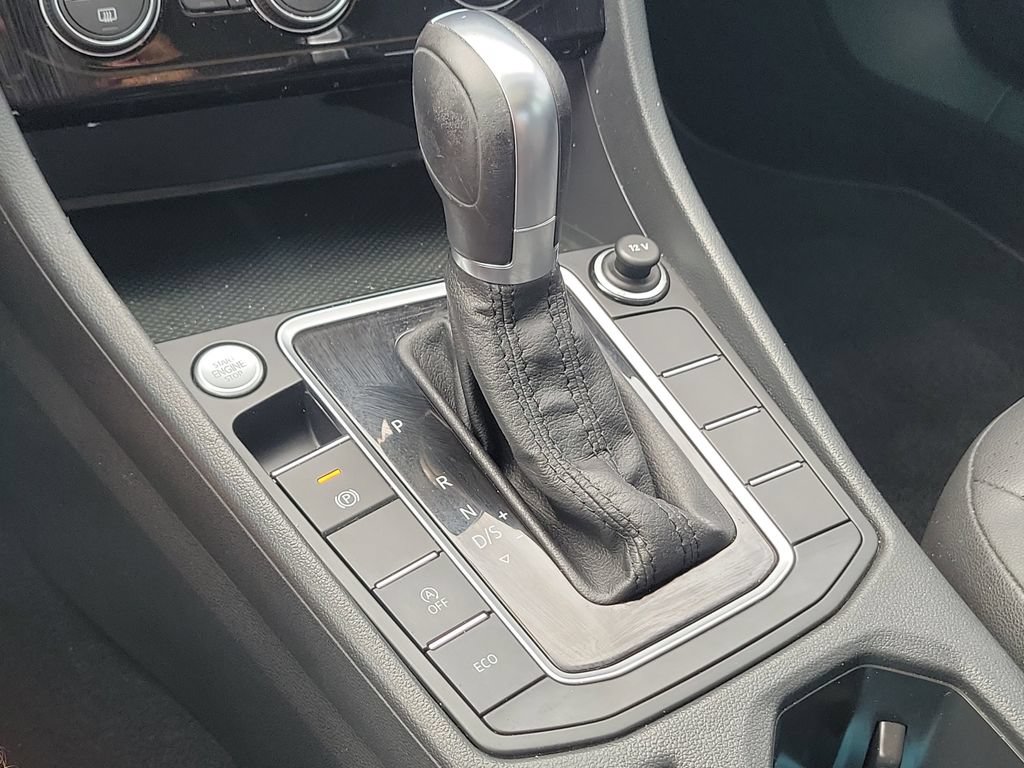 Used 2019 Volkswagen Jetta SE w/ Cold Weather Package FWD image 33