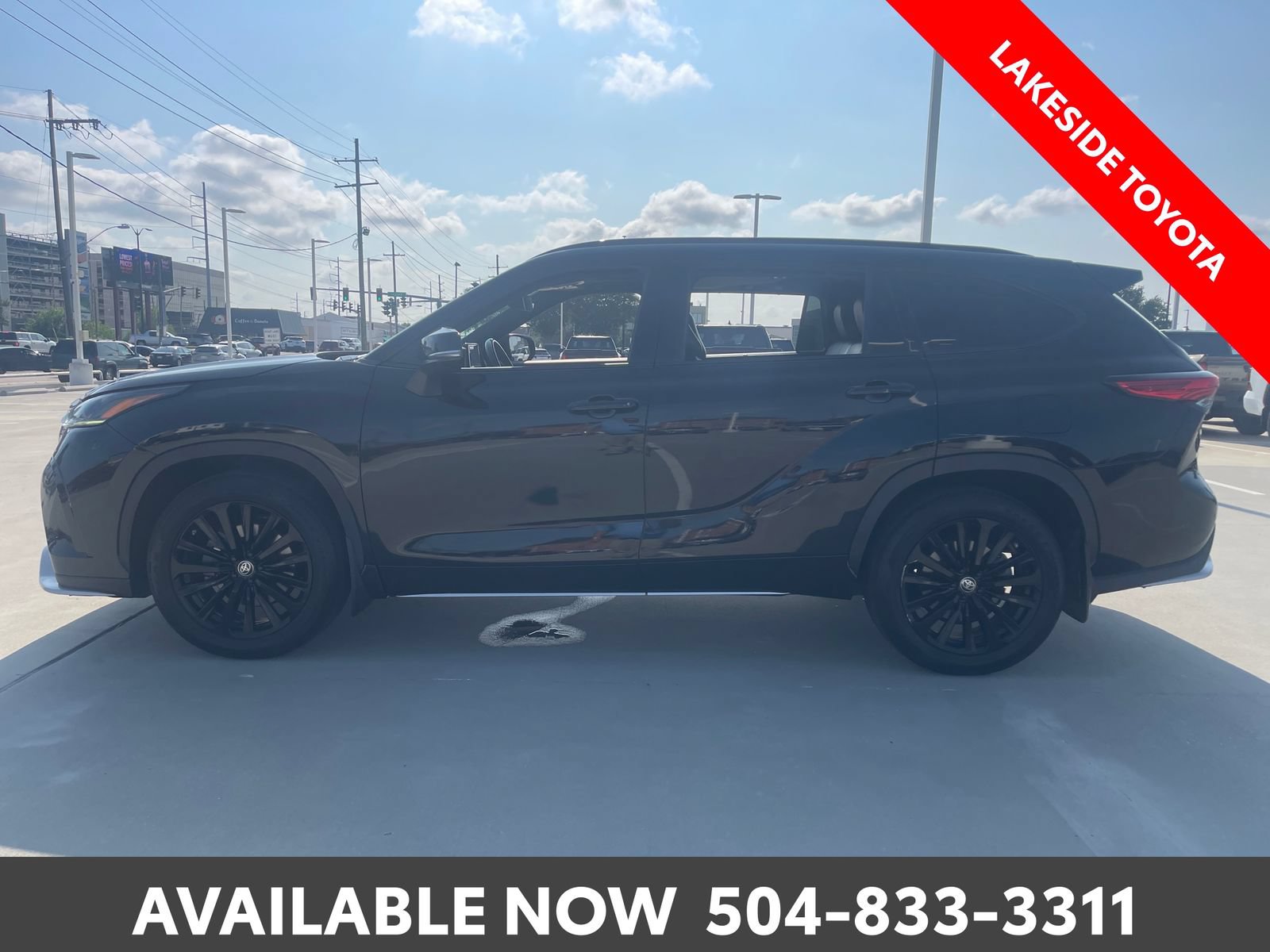 Used 2023 Toyota Highlander XSE AWD/4WD image 2