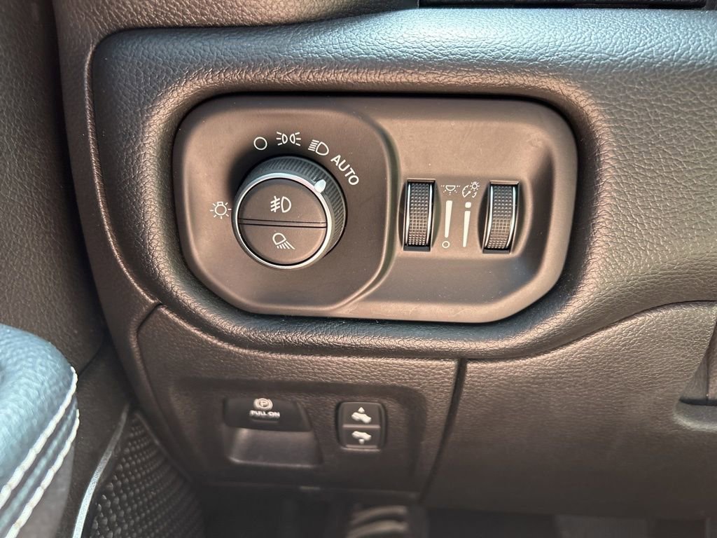 Used 2020 RAM 1500 Laramie w/ Sport Appearance Package image 28