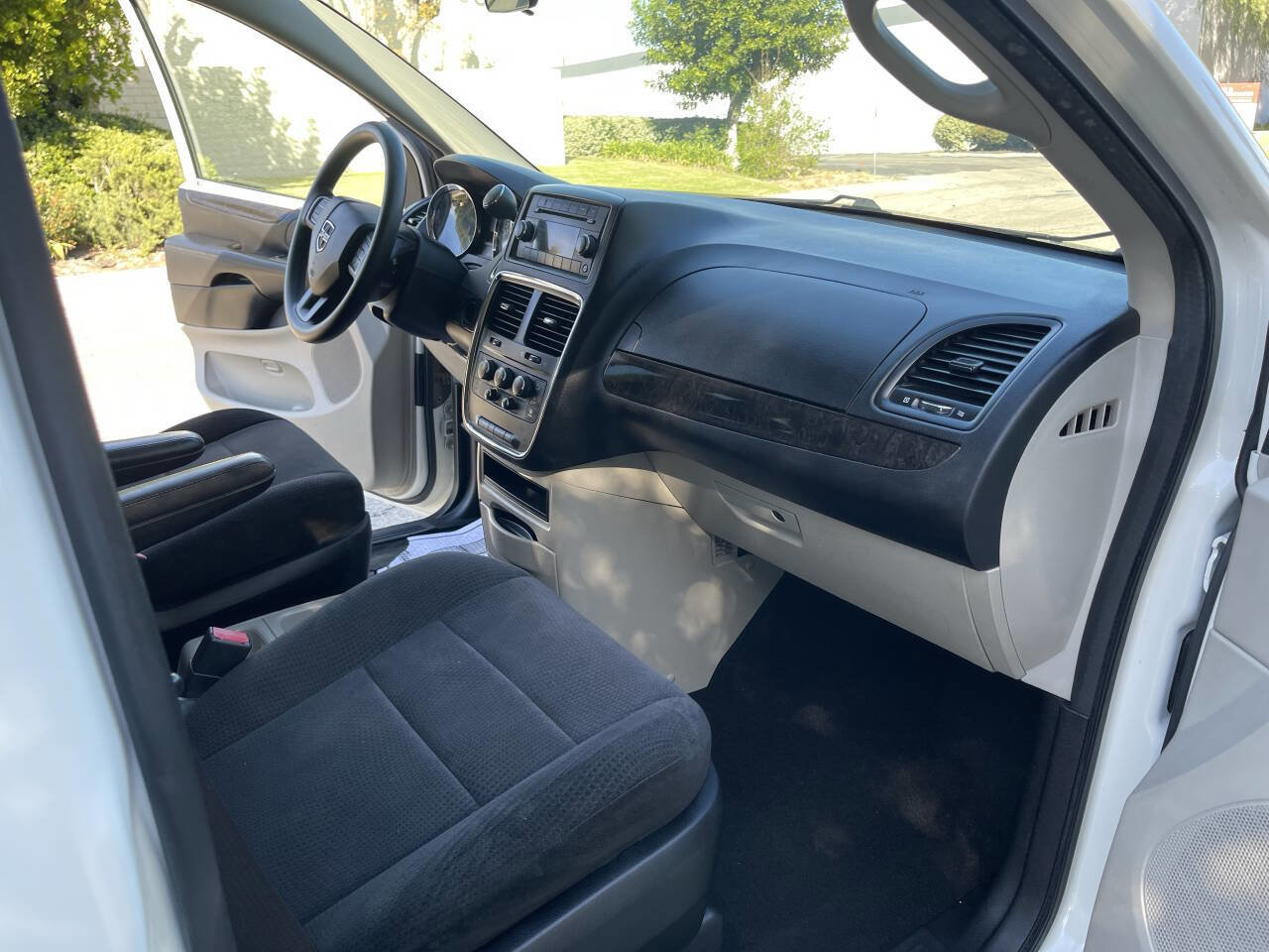 Used 2013 Dodge Grand Caravan SE image 19