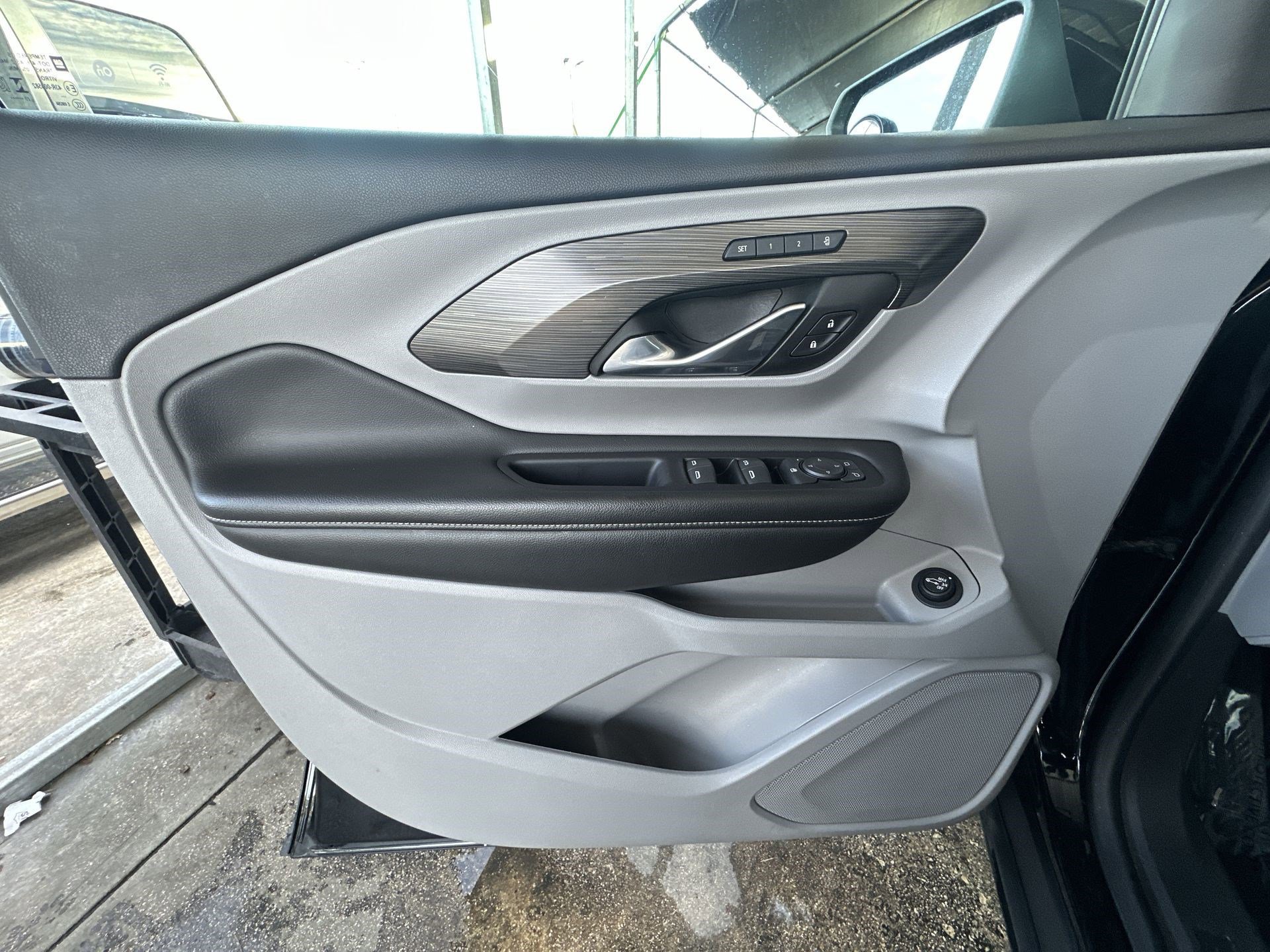 Used 2024 GMC Terrain SLT image 30