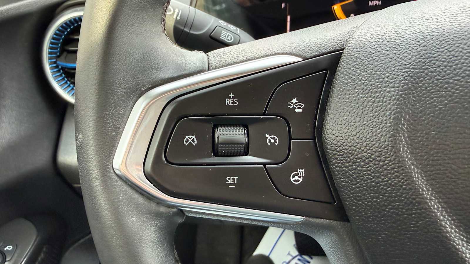Used 2025 Chevrolet Trax LT w/ LT Convenience Package FWD image 15