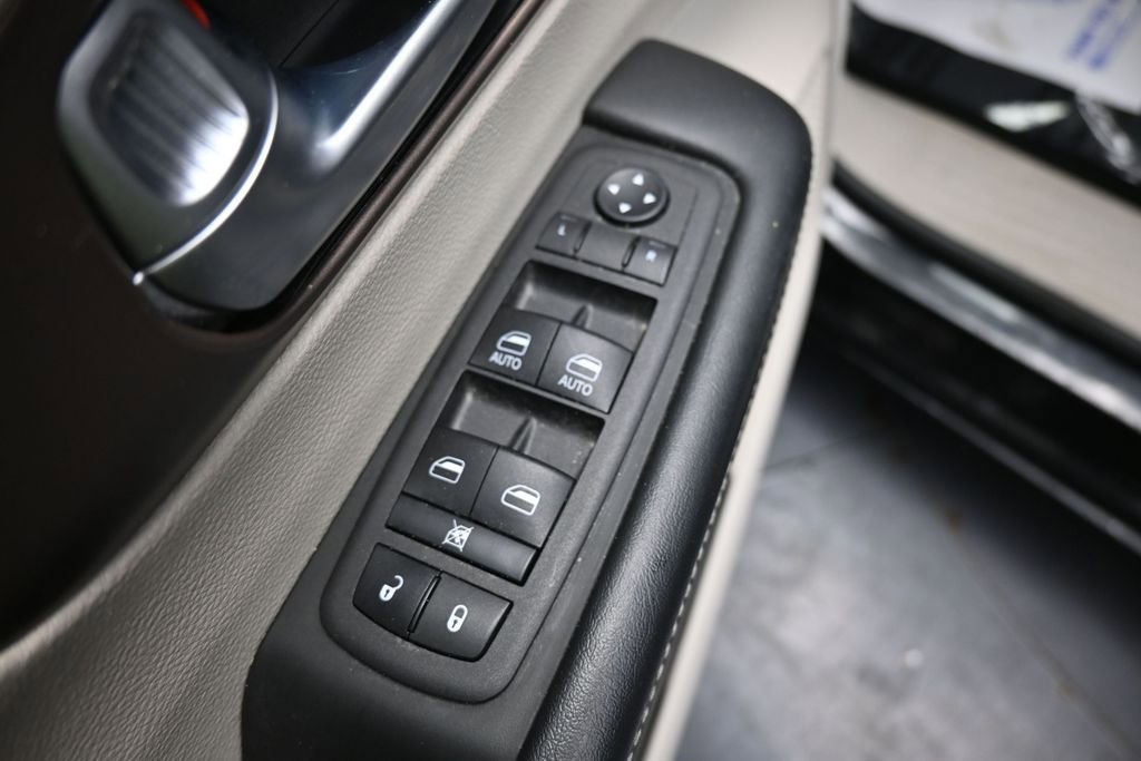 Used 2023 Chrysler Voyager LX FWD image 29