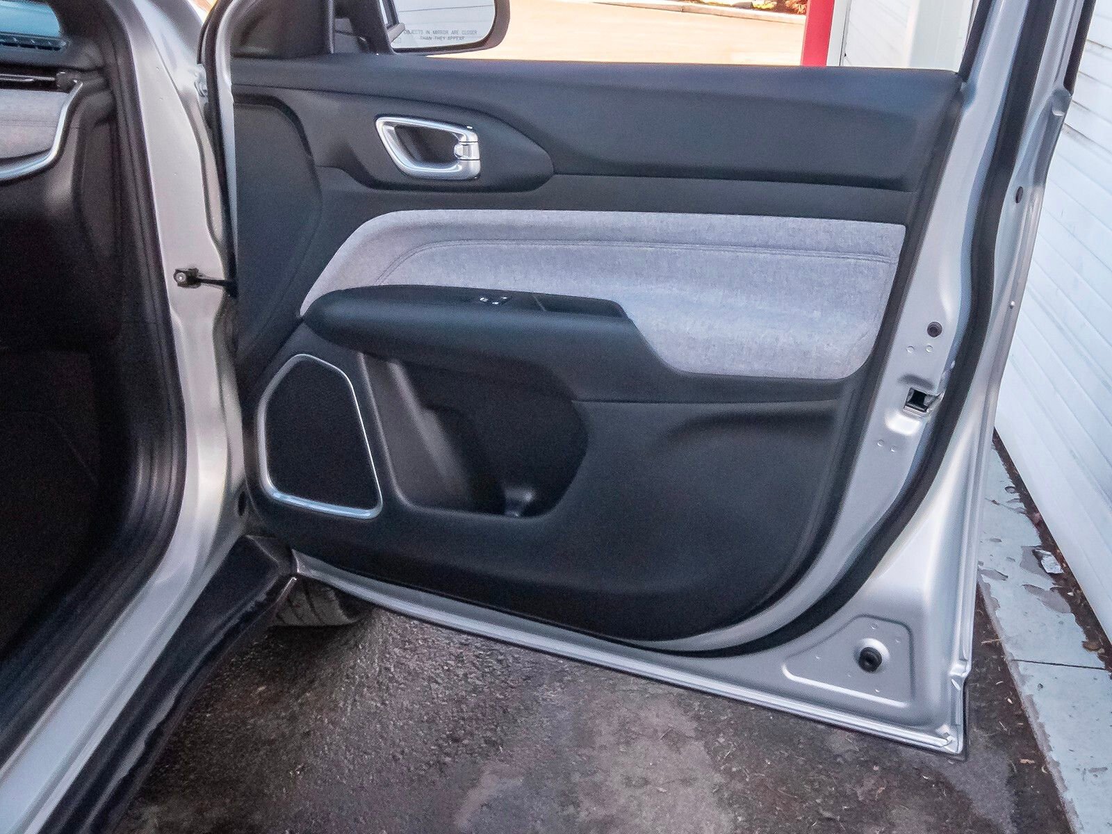 Used 2025 Jeep Compass Latitude image 41