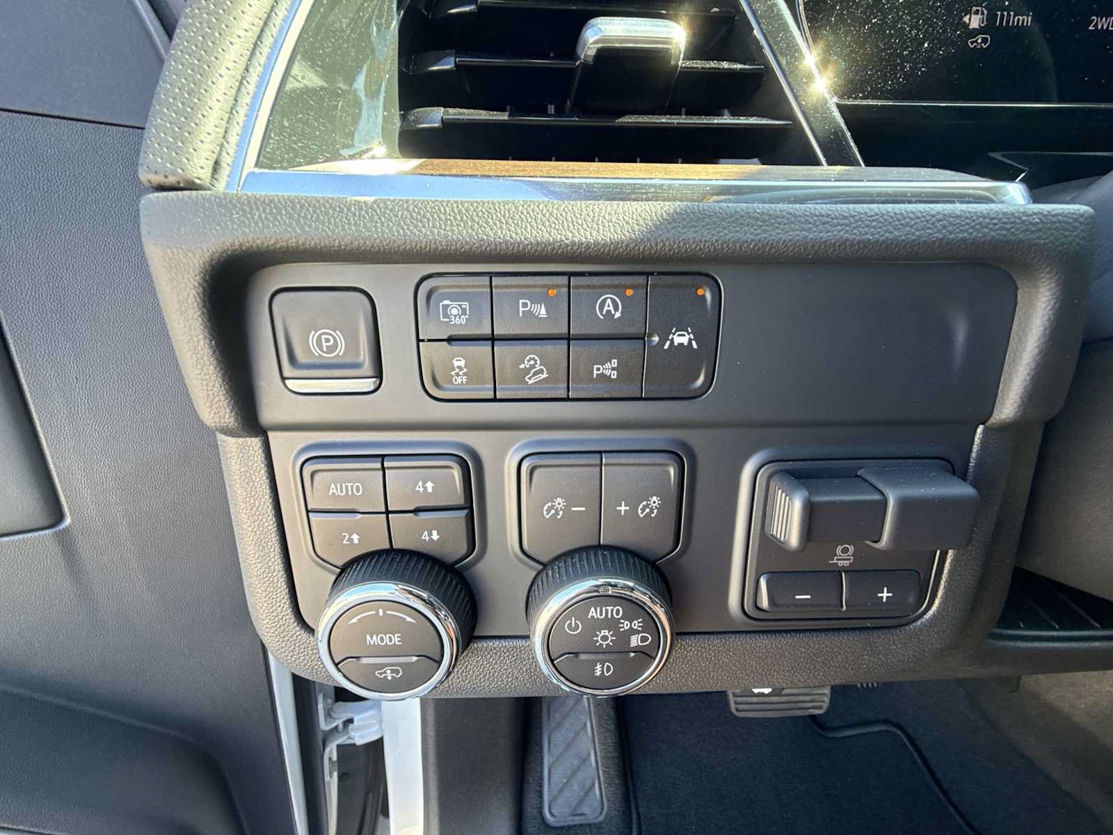 Certified 2025 Chevrolet Tahoe High Country AWD/4WD image 17