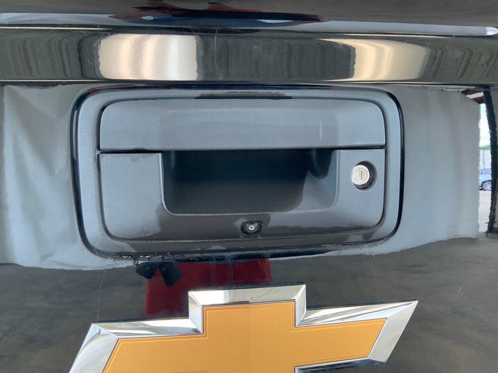 Used 2018 Chevrolet Silverado 1500 Custom w/ Custom Value Package AWD/4WD image 9