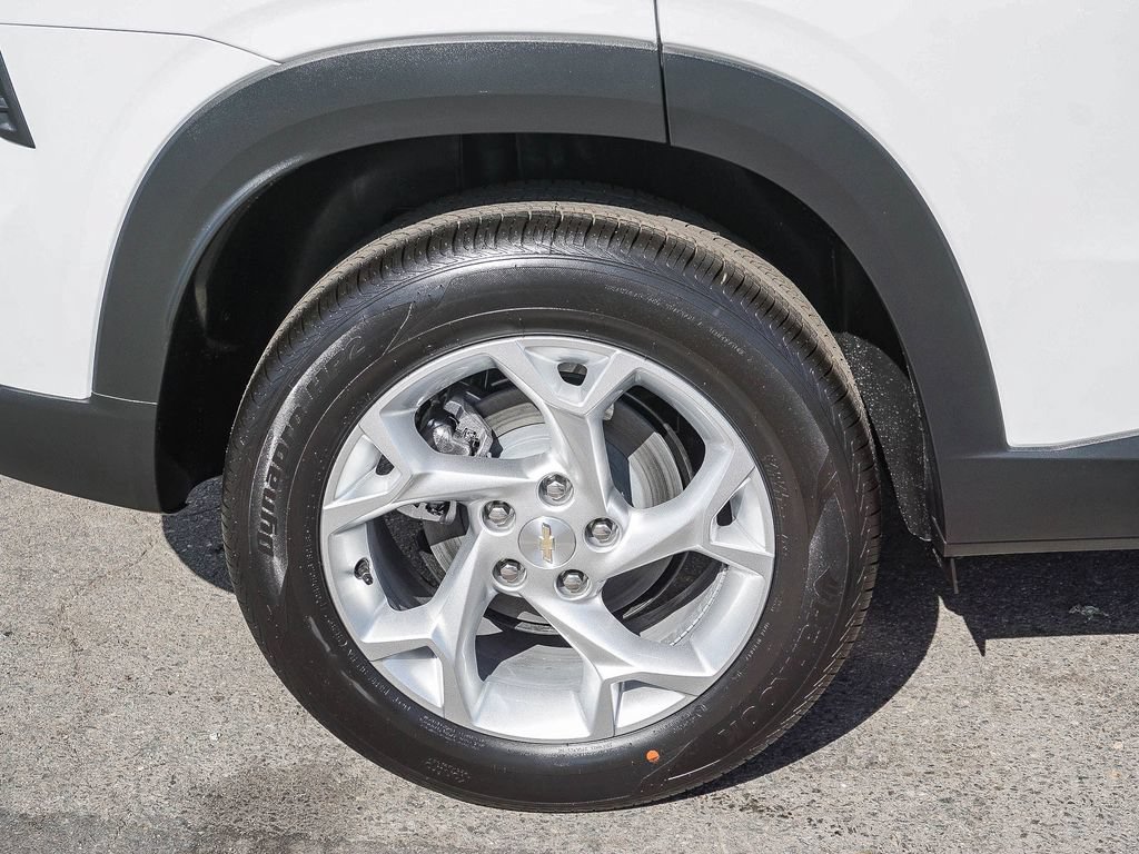 New 2026 Chevrolet Trax LS w/ LS Convenience Package FWD image 8