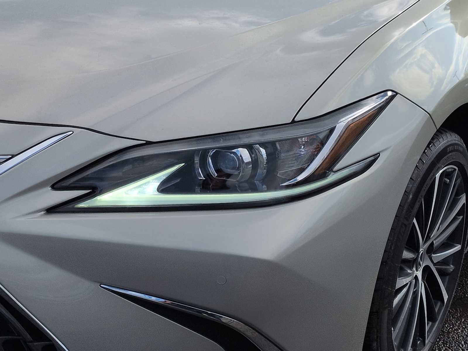 Used 2022 Lexus ES 350 w/ Premium Package image 11