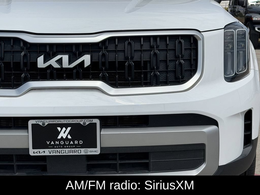 Used 2023 Kia Telluride EX w/ EX Captain's Chair Package FWD image 4
