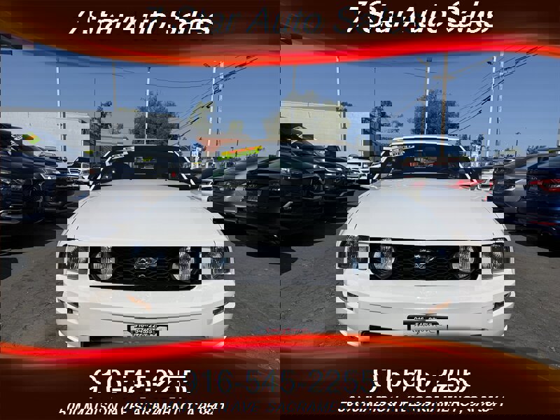 Used 2005 Ford Mustang GT Premium image 2