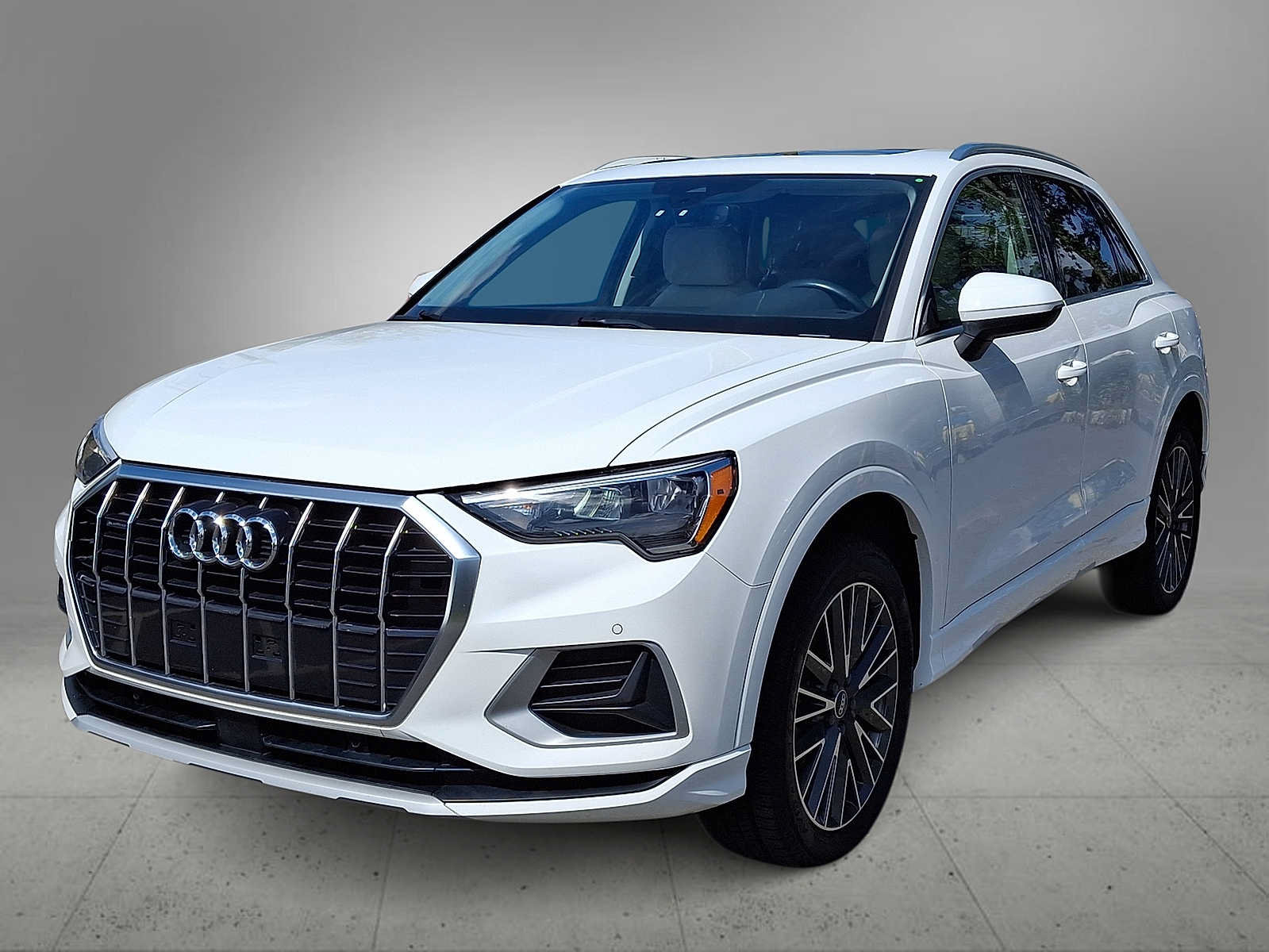 Used 2022 Audi Q3 2.0T Premium w/ Convenience Package AWD/4WD image 1