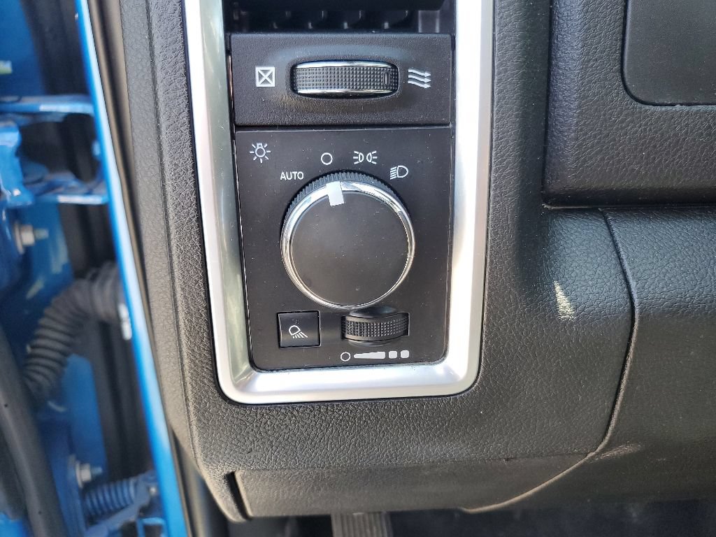 Used 2024 RAM 1500 Warlock AWD/4WD image 11