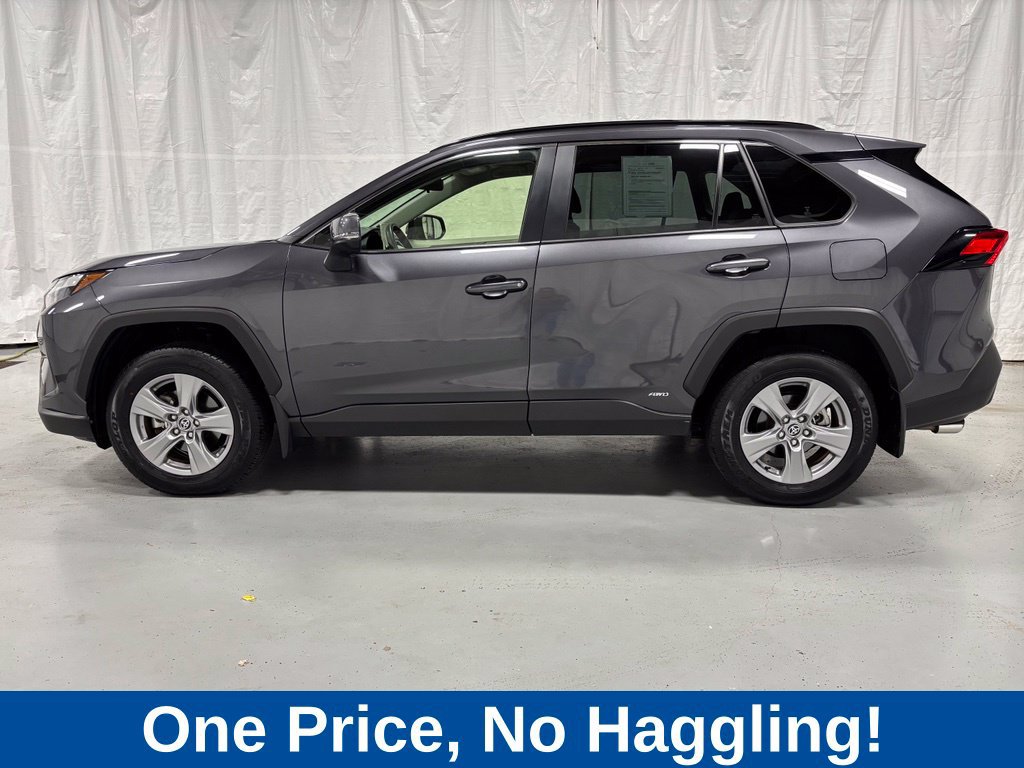 Used 2025 Toyota RAV4 XLE AWD/4WD image 4