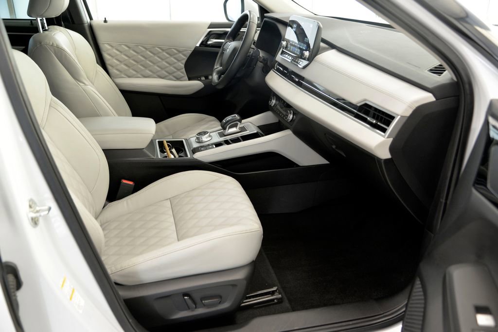 Used 2022 Mitsubishi Outlander SEL image 28