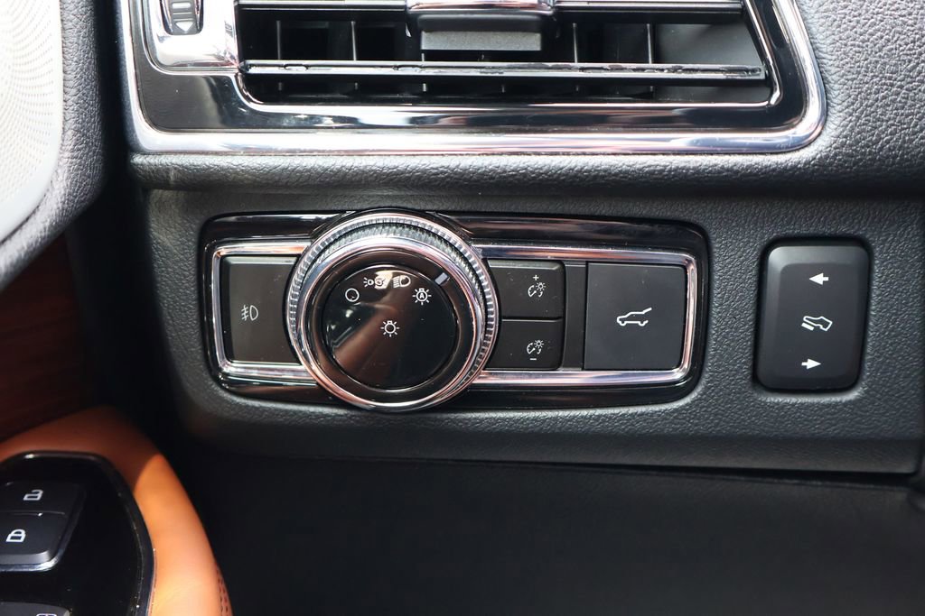 Used 2021 Lincoln Navigator L Reserve AWD/4WD image 18