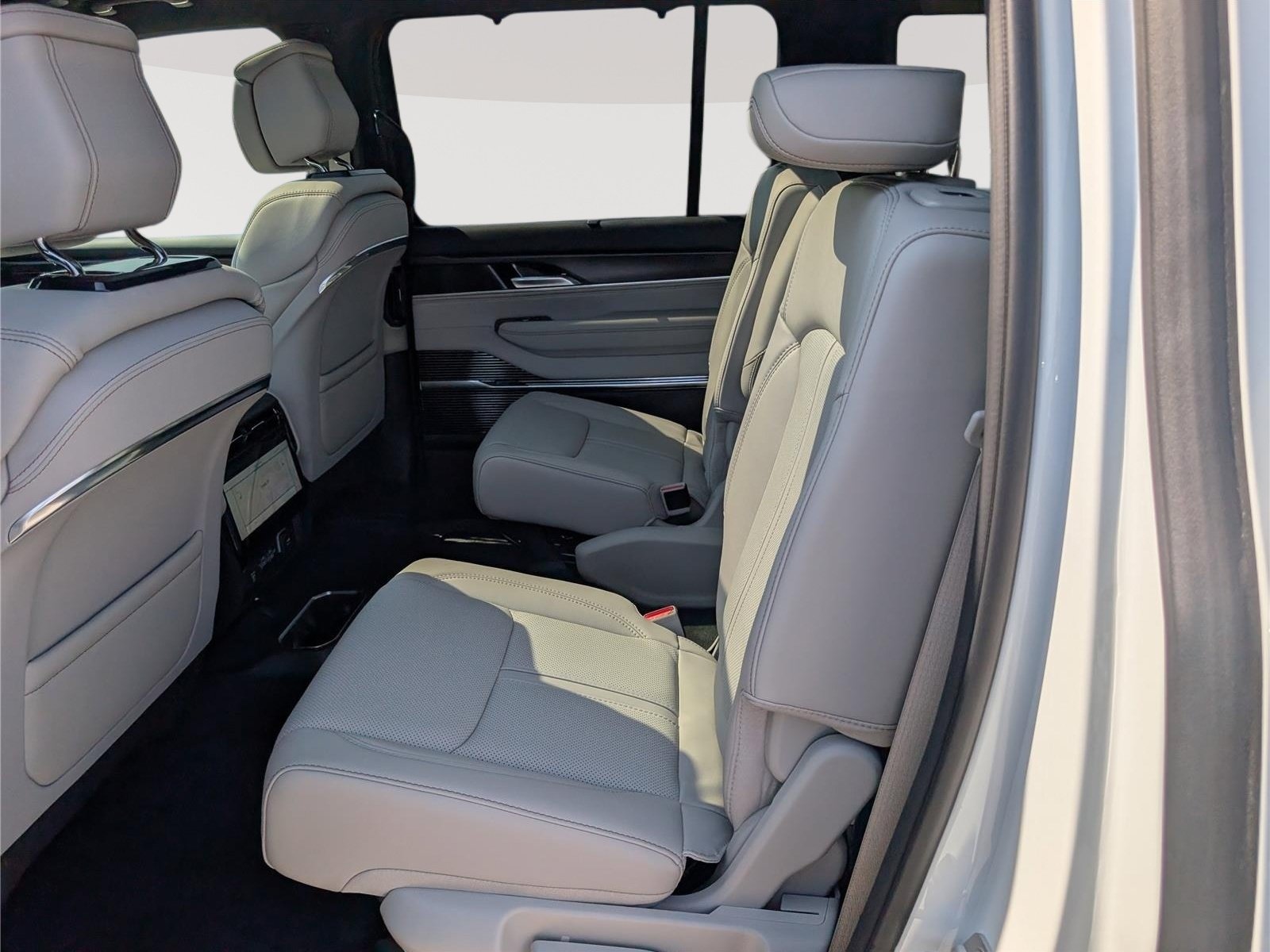New 2026 Jeep Grand Wagoneer Summit AWD/4WD image 12