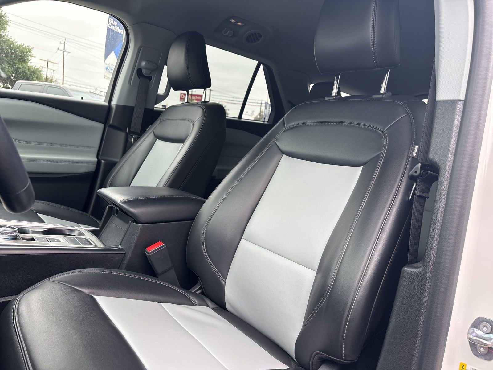 Used 2022 Ford Explorer XLT w/ Equipment Group 202A RWD image 14