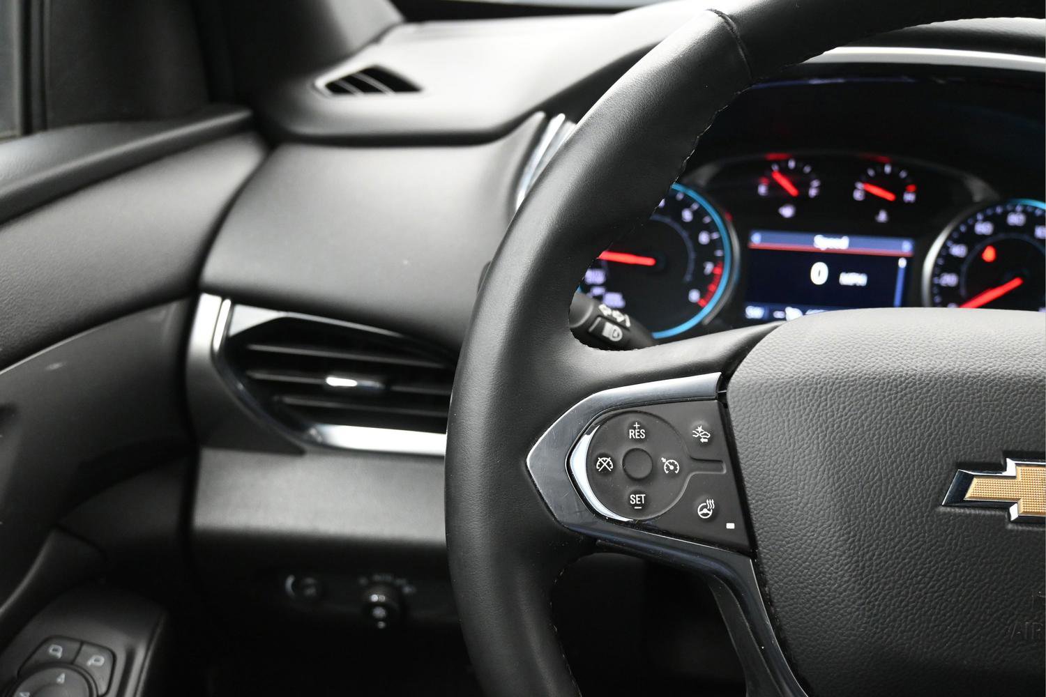 Used 2023 Chevrolet Traverse LT image 18