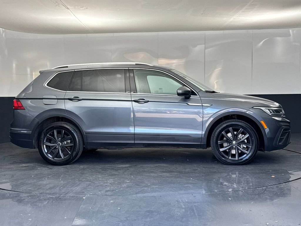 Used 2024 Volkswagen Tiguan SE image 2