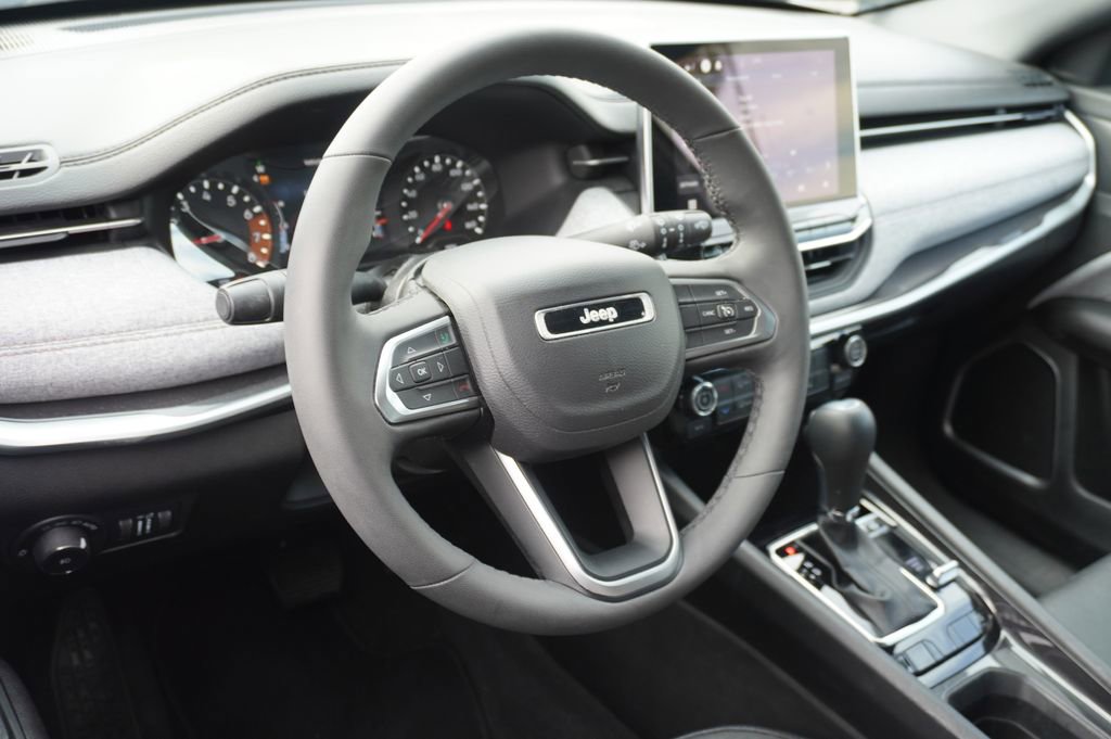 Used 2023 Jeep Compass Latitude image 6