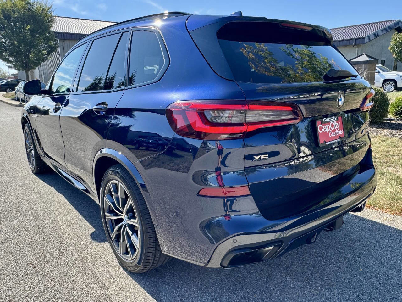 Used 2021 BMW X5 M50i w/ Executive Package image 8