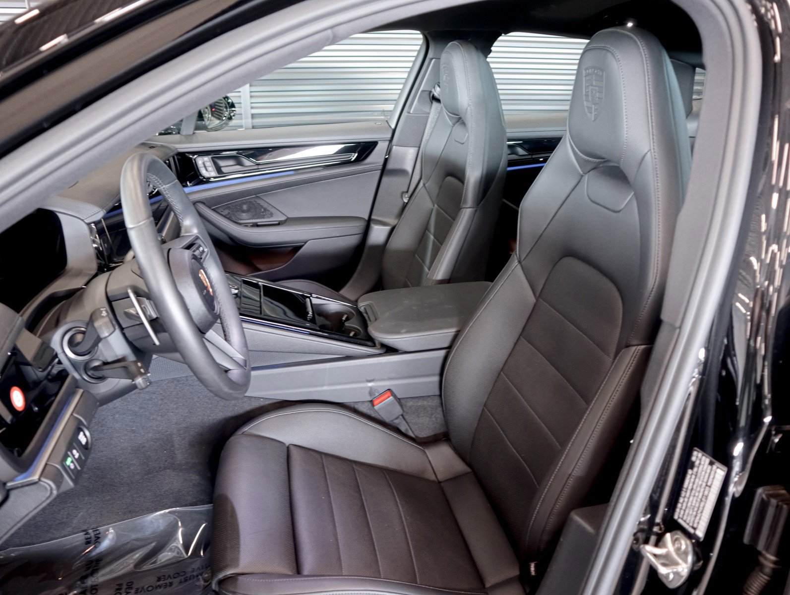 Certified 2025 Porsche Panamera 4 image 5