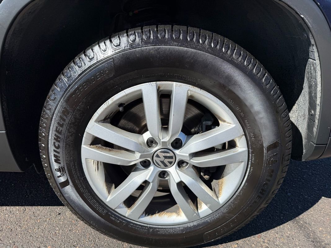 Used 2013 Volkswagen Tiguan S image 10