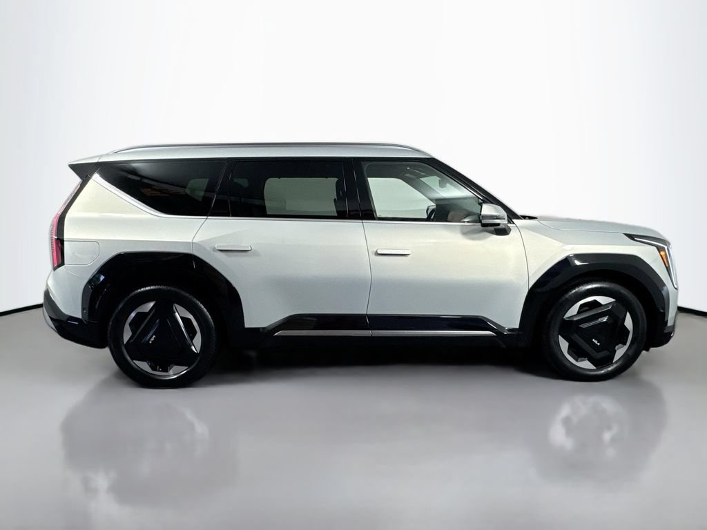 Used 2024 Kia EV9 Land AWD/4WD image 4